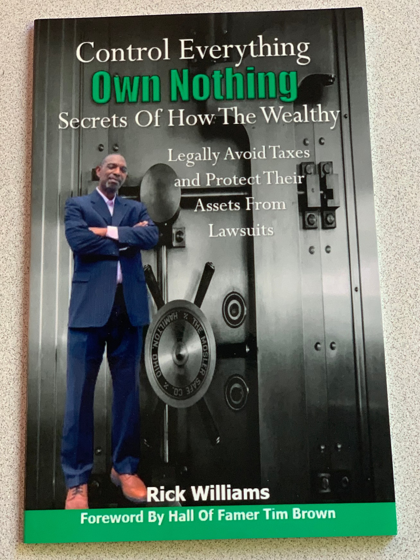 Control Everything Own Nothing (Paperback Book)